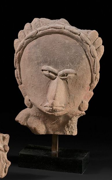 Lot of two terracotta heads, one Veracruz,...