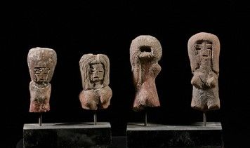 Four terracotta goddesses (fragments), Valdivia,...