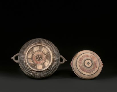 Lot composed of two cups decorated outside...