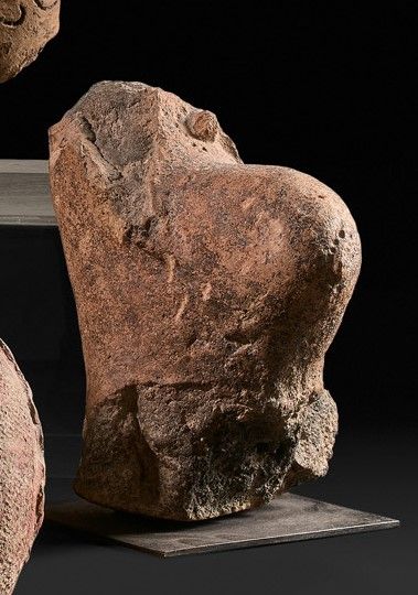 Fragment of female abdomen. Terracotta.

Djenné....