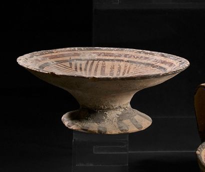 Bowl on pedestal decorated with a geometric...