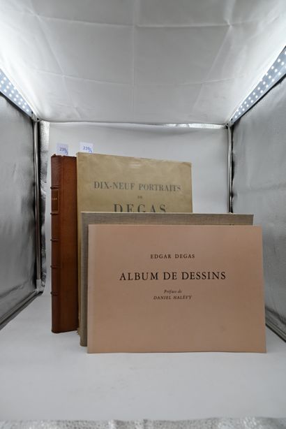 DEGAS. Quatre-vingt-dix-huit reproductions...