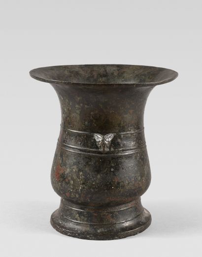 Vase balustre en bronze, de belle patine...