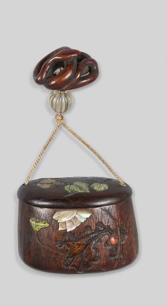 Japon, XIXe siècle Tonkotsu en bois de paulownia,...