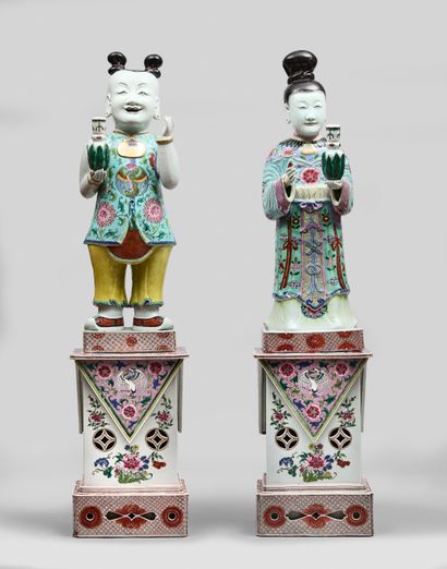 Exceptionnelles statuettes en porcelaine...