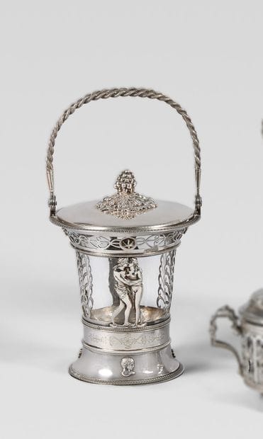 Silver openwork basket-shaped covered drageoir...