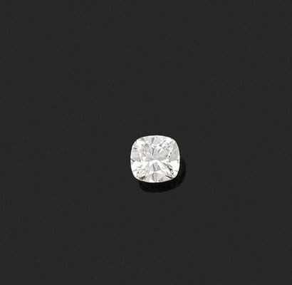 Diamant sur papier de forme coussin. 
Accompagné...