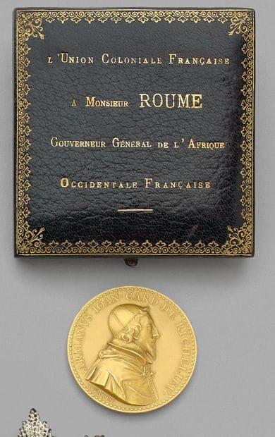 Richelieu gold medal after Warin (case).
Weight...