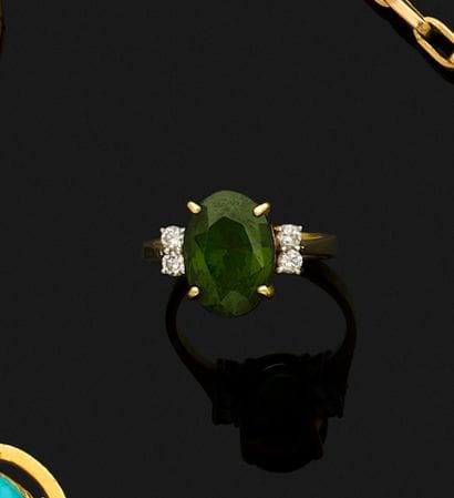 Bague en or jaune et en or blanc sertie d’un...