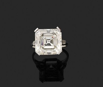 850 thousandth platinum ring set with a rectangular...