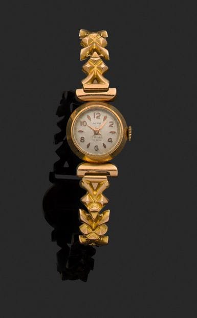 Montre bracelet de dame en or, cadran signé...