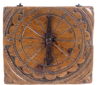 Exceptionnel coffret à secret en pin cembro,...