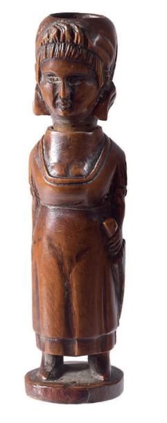Fume-cigarette anthropomorphe en buis, figurant...