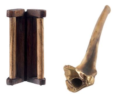 Deux pièces Roule-cigarettes en bois et fumecigarette...