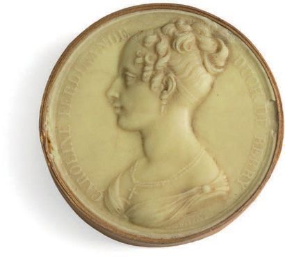 MARIE-CAROLINE, duchesse de Berry
Petit médaillon...
