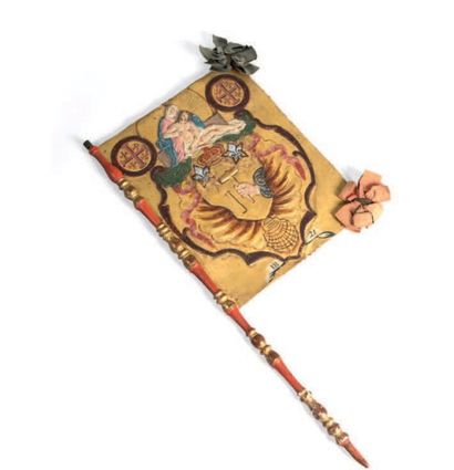 ÉTENDARD
En cuir repoussé polychrome et doré,...