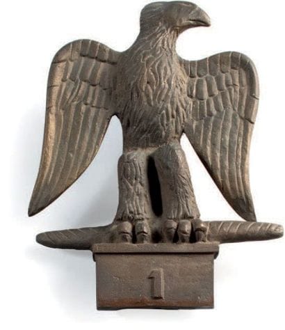 AIGLE DE DRAPEAU
En bronze doré à patine...