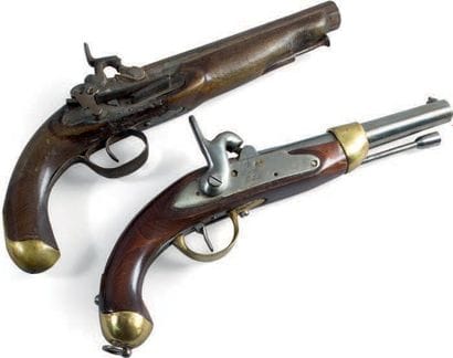 ENSEMBLE DE DEUX PISTOLETS à percussion.