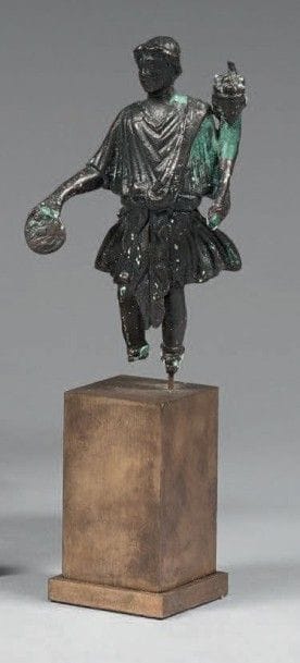 STATUETTE
Bronze à patine brune. Le Dieu...