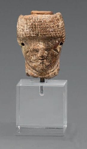 TÊTE D'UNE POUPÉE.
Os Égypte, époque Copte
Haut....