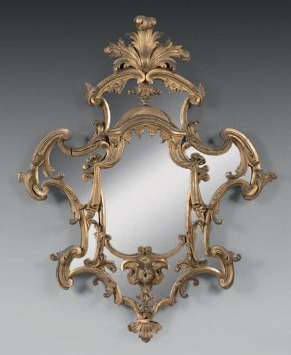 Miroir à parecloses en bois sculpté et doré,...