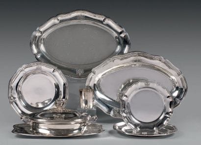 Ménagère de platerie en argent uni, bord...