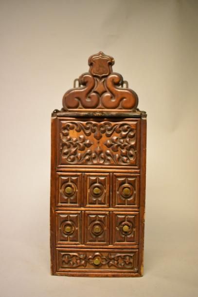 Grande boîte à épices, décor placage de motifs...