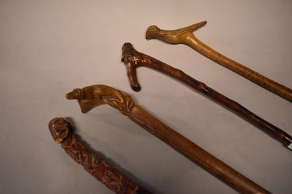 Trois cannes et une cravache : Canne à l'oiseau,...