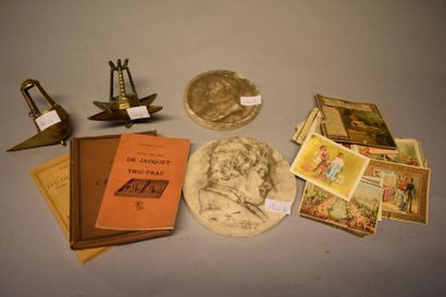 Deux plâtres aux profils de David et de l'empereur....