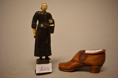 Deux pièces : Statuette pêcheuse hollandaise...