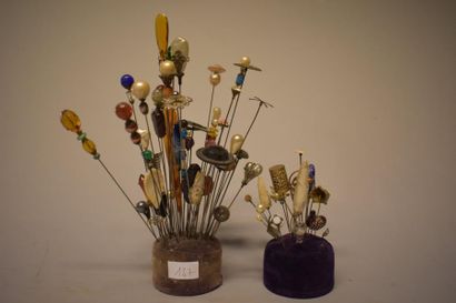 Ensemble d'épingles à chapeau.