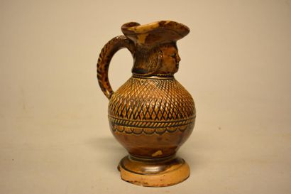 Petit pichet anthropomorphe en grès au laitier...