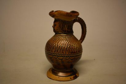 Petit pichet anthropomorphe en grès au laitier...