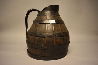 Broc de chais à douelles de chêne. XIXe siècle....