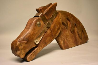 Enseigne cheval formée de planches de bois...