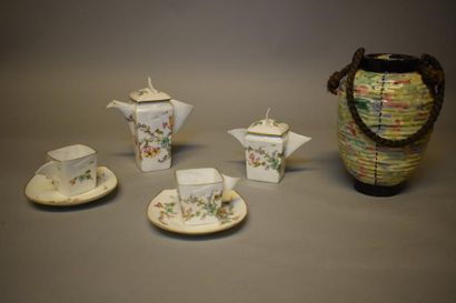 Partie de service à café en porcelaine, décor...