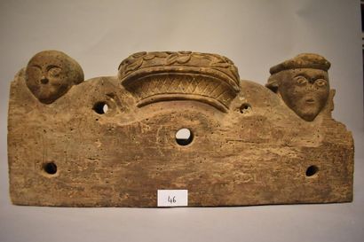 Barre pour verrou de fût, sculptée d'un panier...