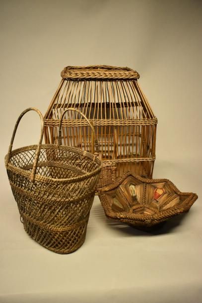 Trois objets en vannerie. Panier, corbeille...