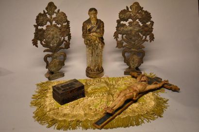 Six pièces : Chaperon de chape brodé du XIXe...