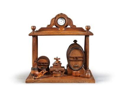 Porte-montre situé au-dessus d’un portique...