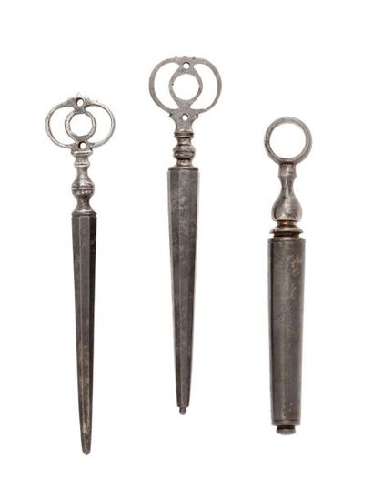 Trois tire-bouchons en acier : Un modèle...