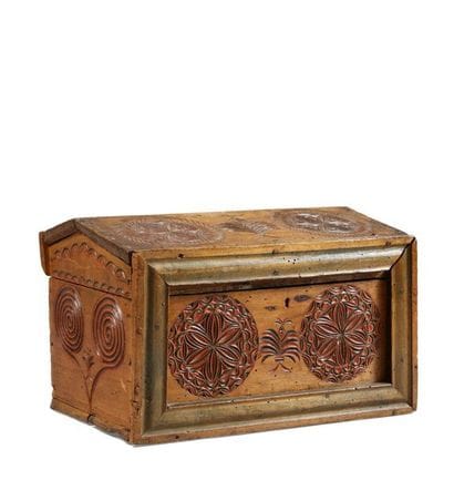 Coffret à couvercle en bâtière en tilleul...