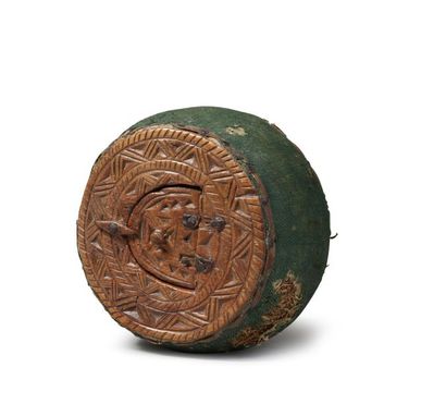 Tambour de dentelière en pin cembro, sculpté...