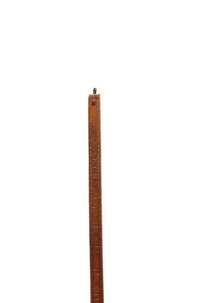 Deux aunes : Aune en noyer, gravée d’un abécédaire,...
