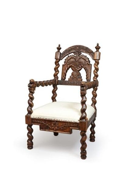 Fauteuil de style Louis XIII en noyer, dont...