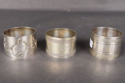 Lot de 2 ronds de serviettes en argent, poinçons...