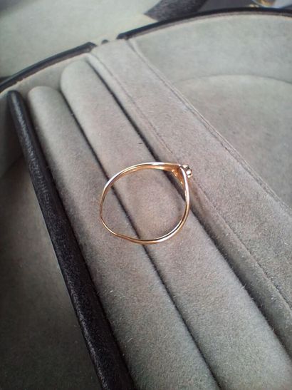 Petite bague en or jaune (750/1000)ornée...