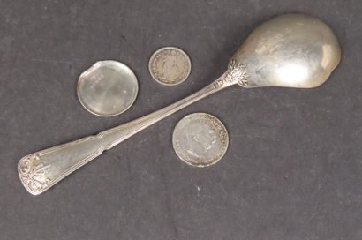 Lot en argent comprenant : 1 cuillère, poinçon...