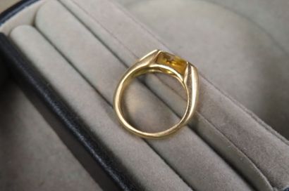 Bague en or jaune (750/10000e) ornée d'une...