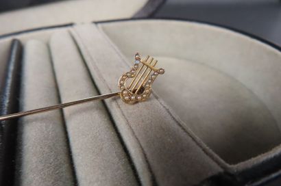 Epingle de cravate en or jaune 14K (585/1000e)...